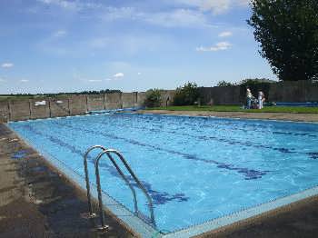 Helmsley open air swimming pool